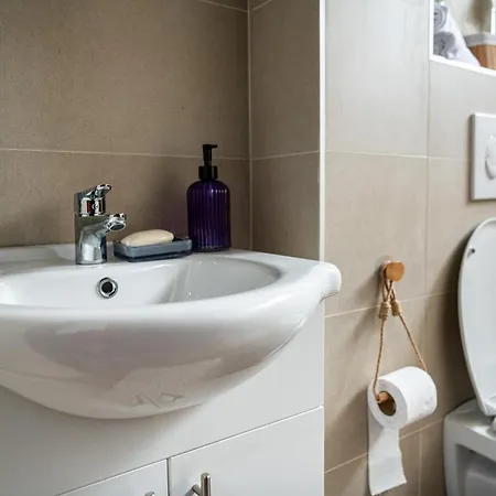 - Bitka Za Ranjenike Na Neretvi アパート