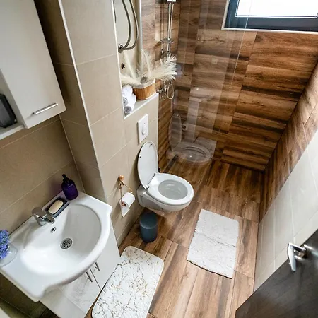 - Bitka Za Ranjenike Na Neretvi شقة